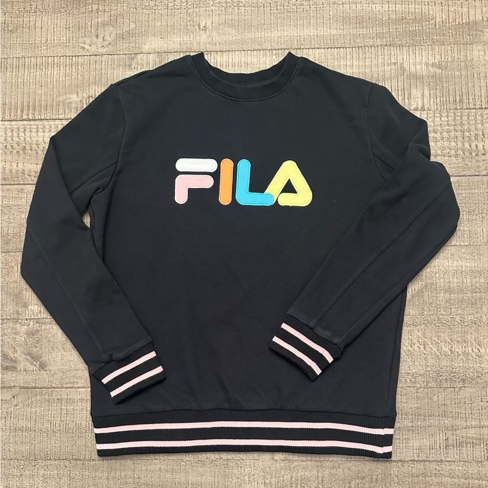 Black Fila sweatshirt with multi-coloured logo #sportswear #athleisure #fila
